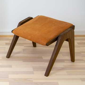Designkatalog_Pi-Stool_Smoked-oak_cognac_360x360